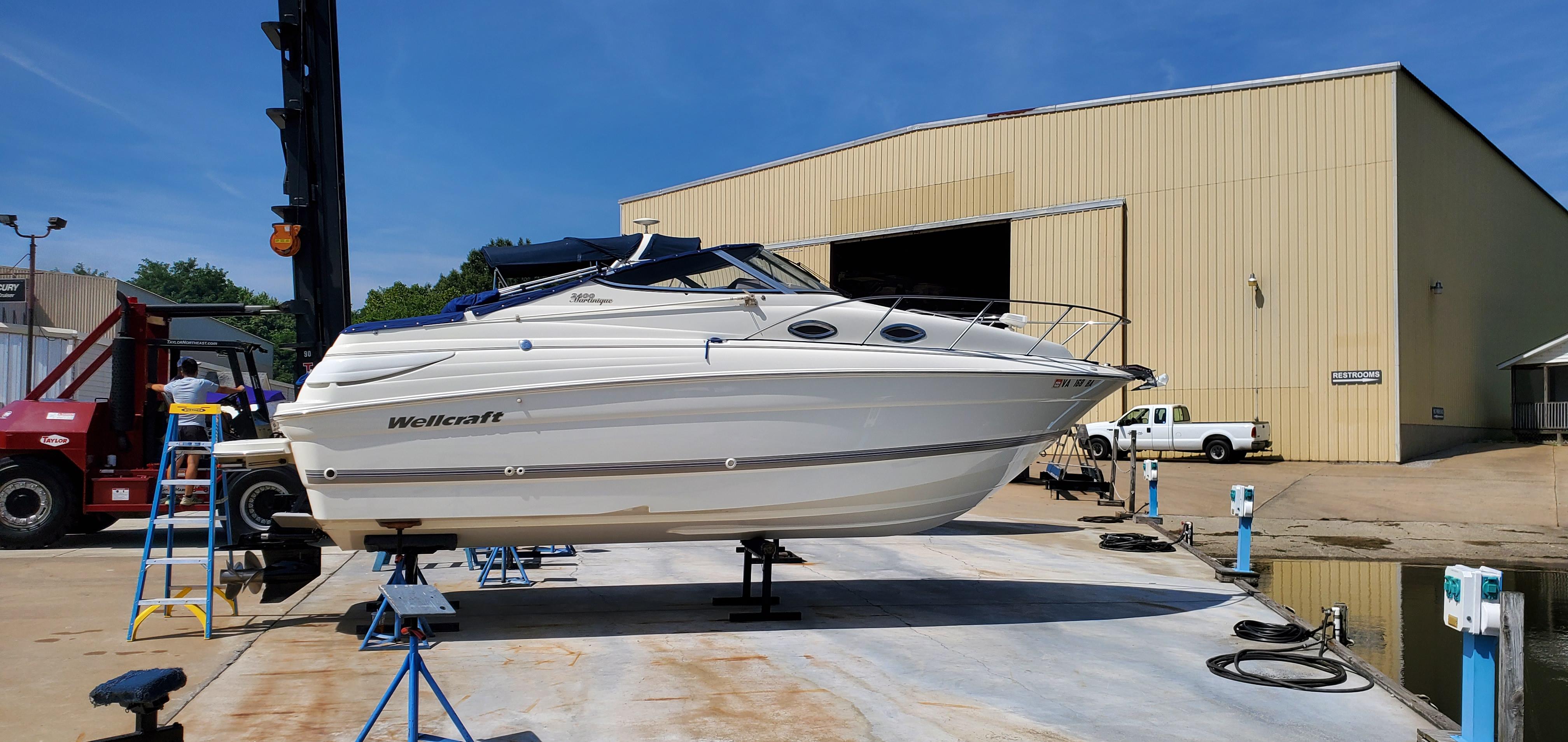 2003 Wellcraft 2400 Martinique