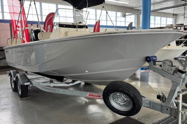 Boston Whaler 190 Montauk 2025 Boston Whaler 190 Montauk boat on trailer in showroom.