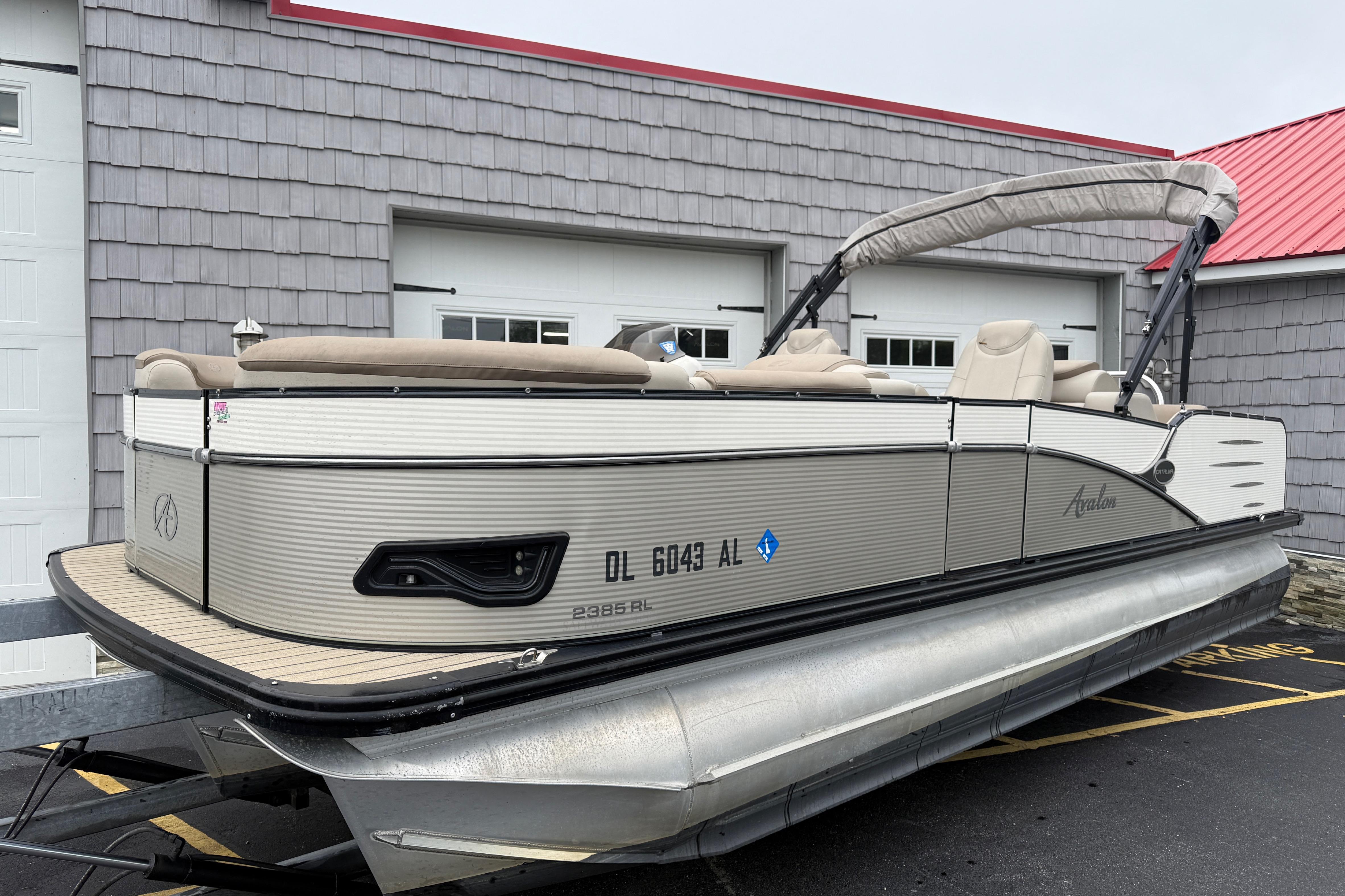 2018 Avalon 2385 Cataloina Rear Lounger, Tri Toon, High Performance