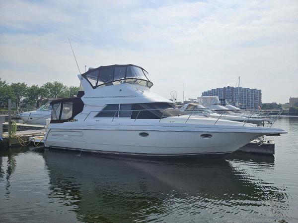 Cruisers Yachts 3585 Flybridge