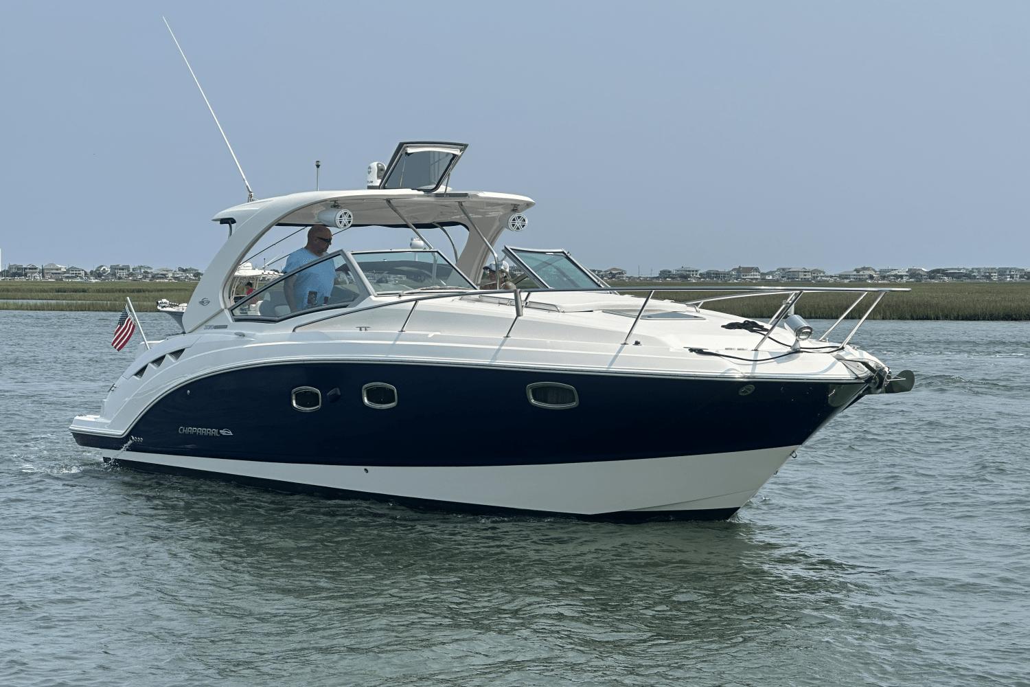 2016 Chaparral 330 Signature