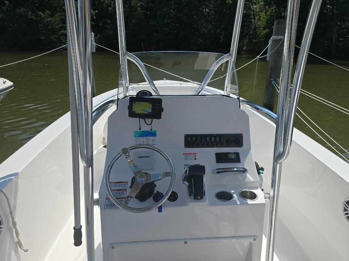 2023 Aquasport 2200 Center Console