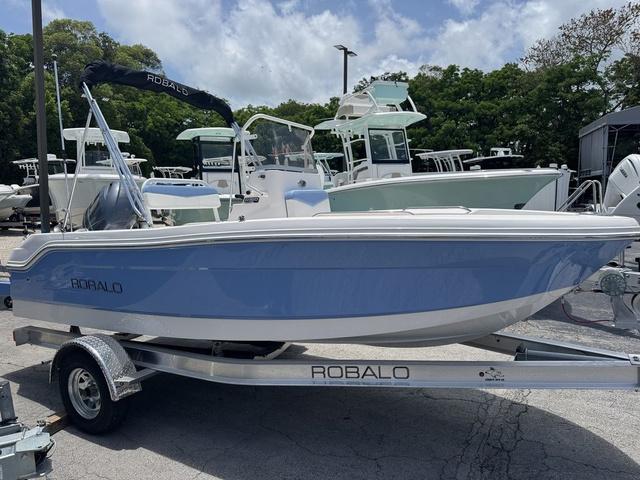 2025 Robalo R160 Center Console