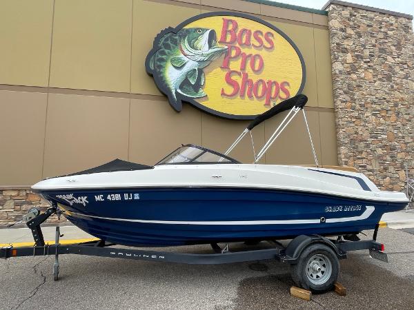 Bayliner VR5 Bowrider I/O 2019 Bayliner VR5 Bowrider I/O boat on trailer at Bass Pro Shops.