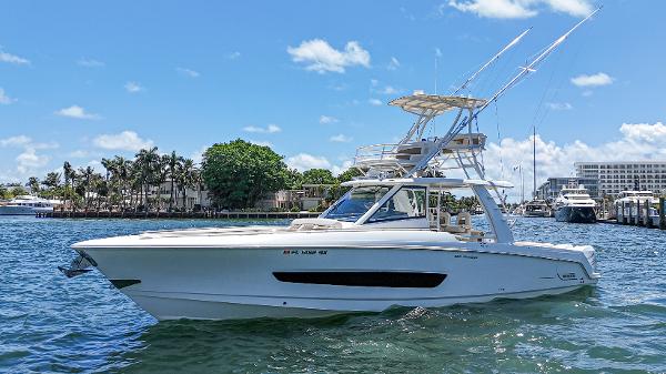 Boston Whaler 420 Outrage 2017 Boston Whaler 420 Outrage boat on water, clear sky, coastal background.