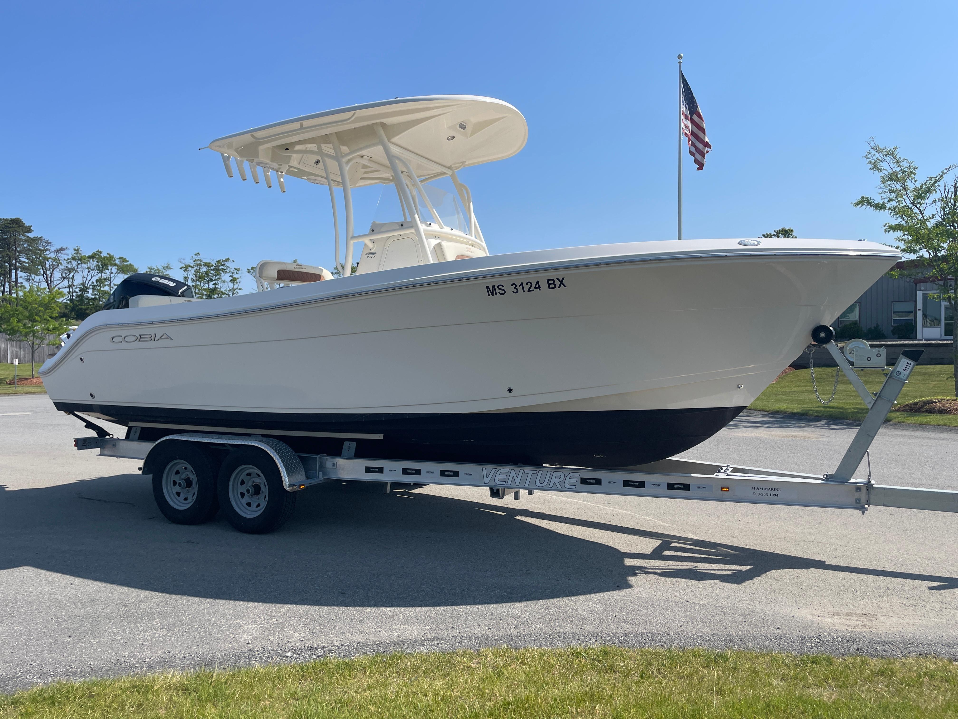 2022 Cobia 237 CC