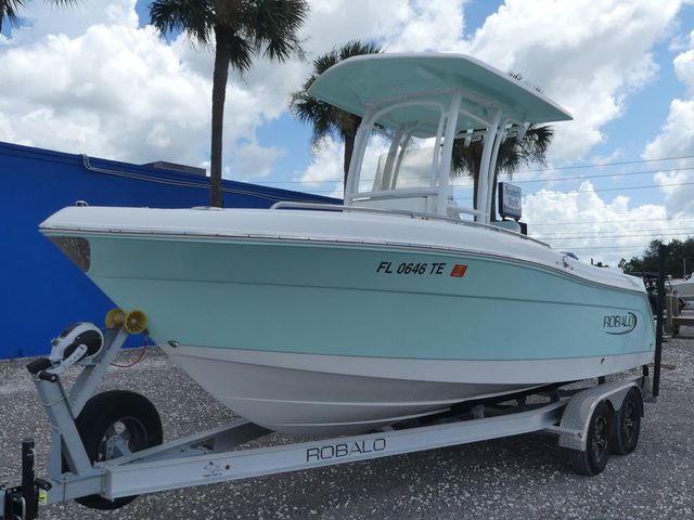 2022 Robalo R222