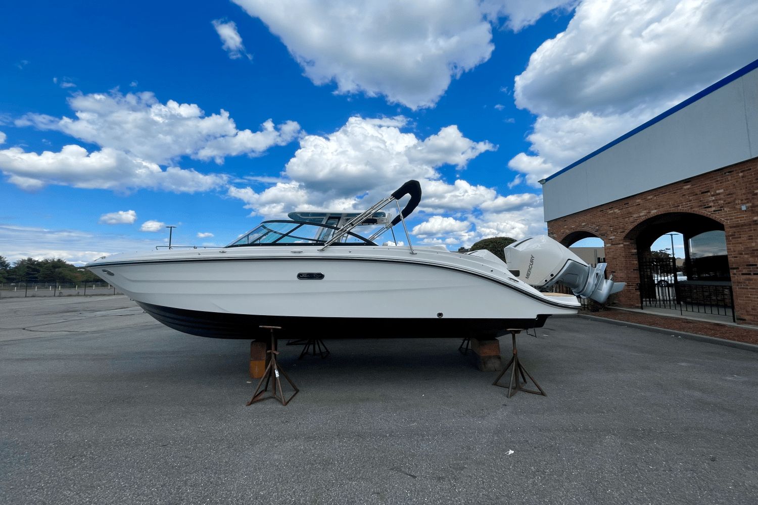 Sea Ray SDX 230 Outboard