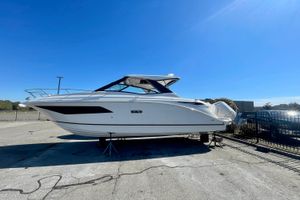 Sea Ray Sundancer 320 Outboard