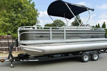 2026 Sun Tracker Fishin' Barge 20 DLX