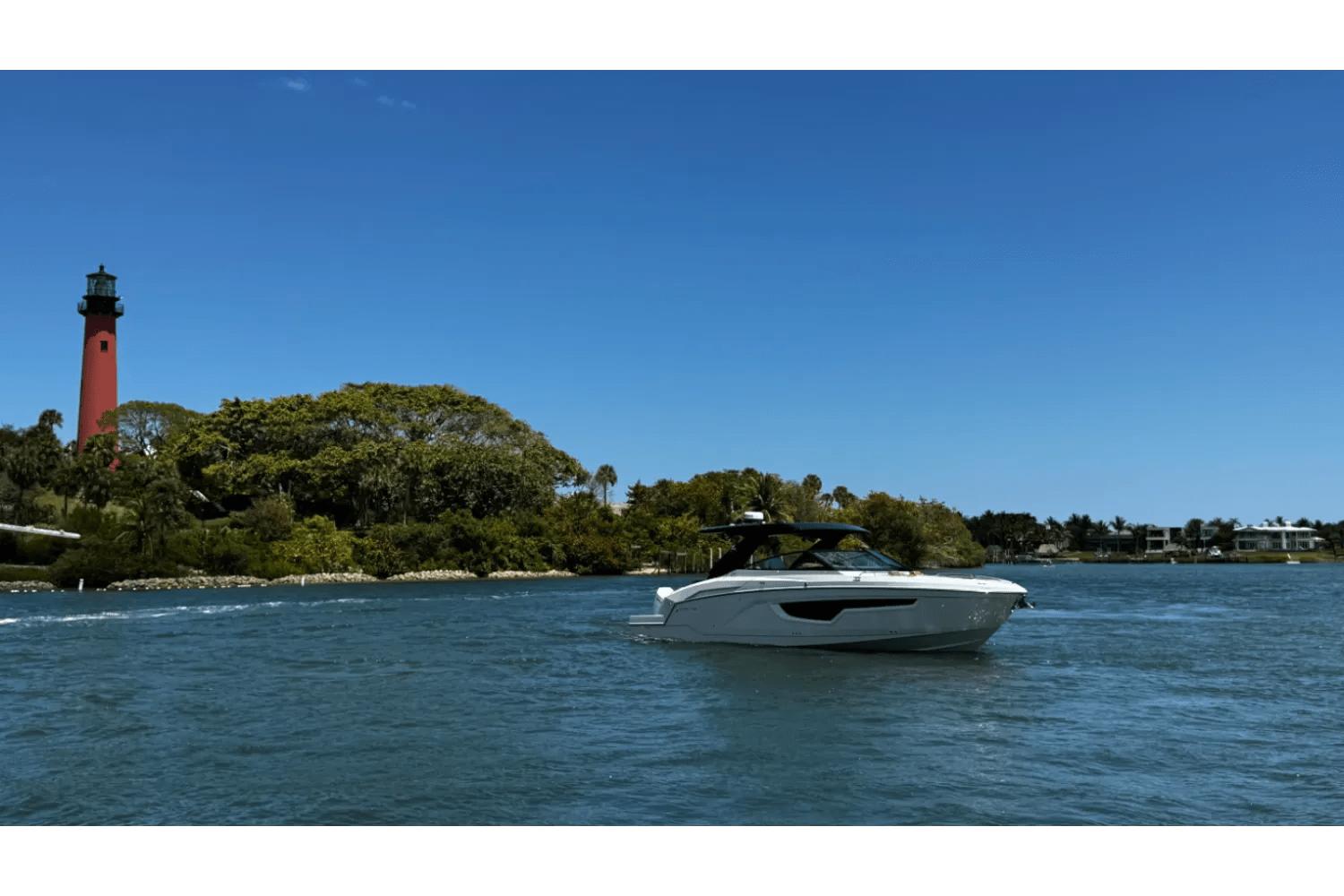2024 Cruisers Yachts 34 GLS South Beach Outboard