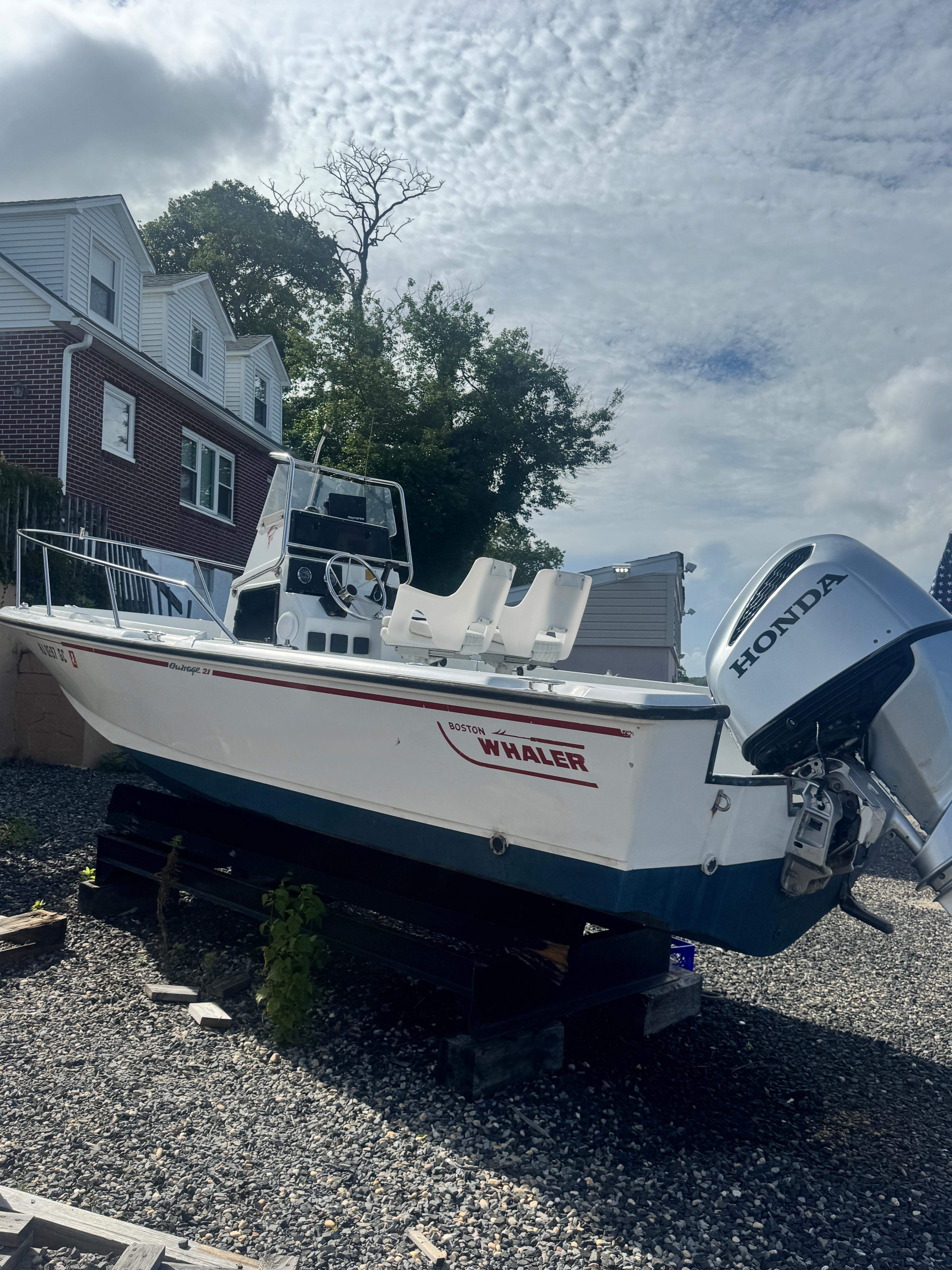 1994 Boston Whaler 21 Outrage