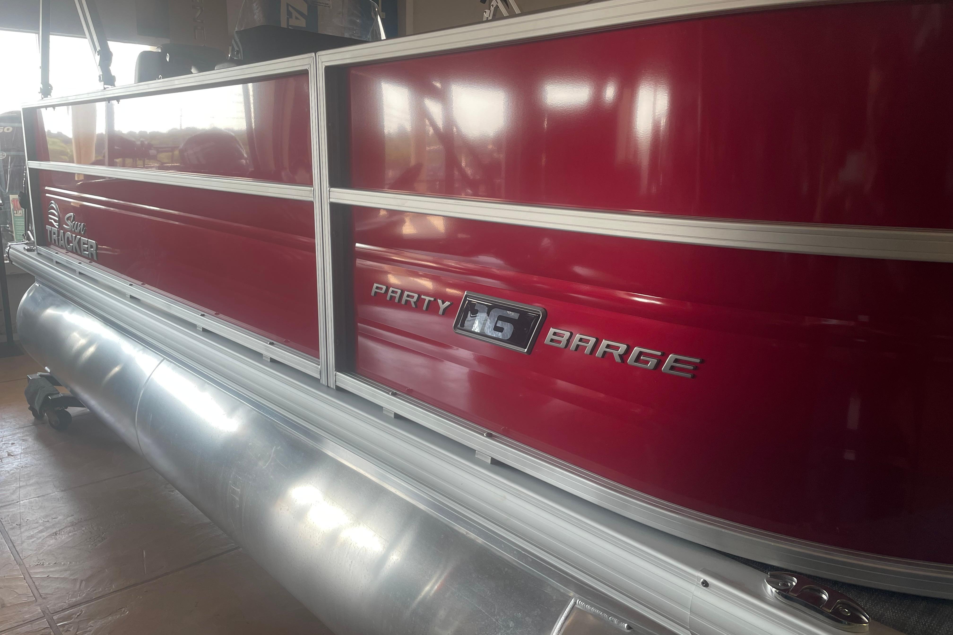 2026 Sun Tracker Party Barge 16 DLX