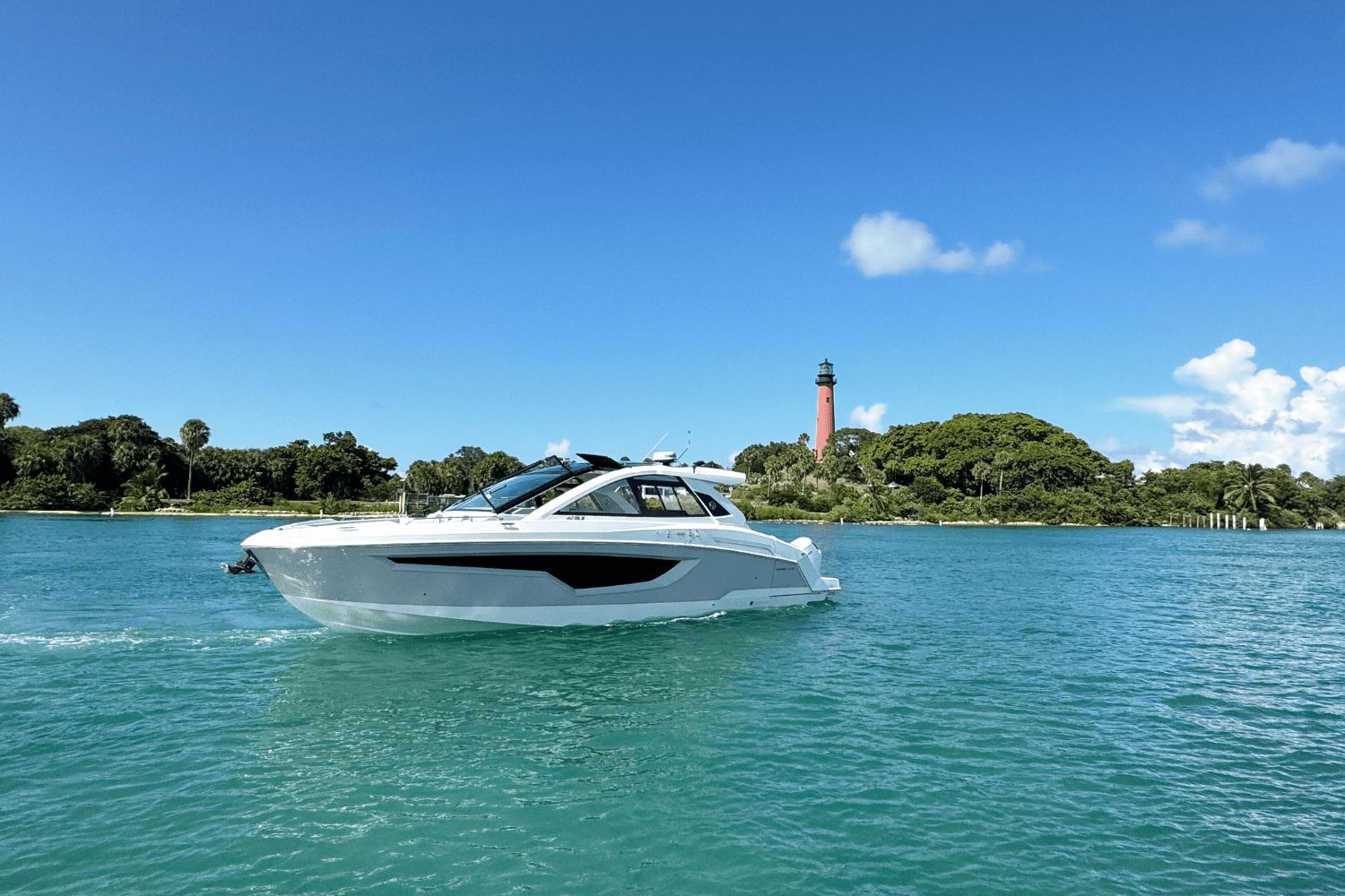 2026 Cruisers Yachts 42 GLS Outboard