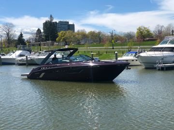 2018 Cruisers Yachts 330sx