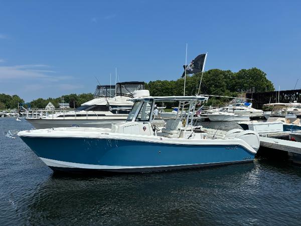 Edgewater 285CC 2023 Edgewater 285CC boat docked in a marina on a sunny day.