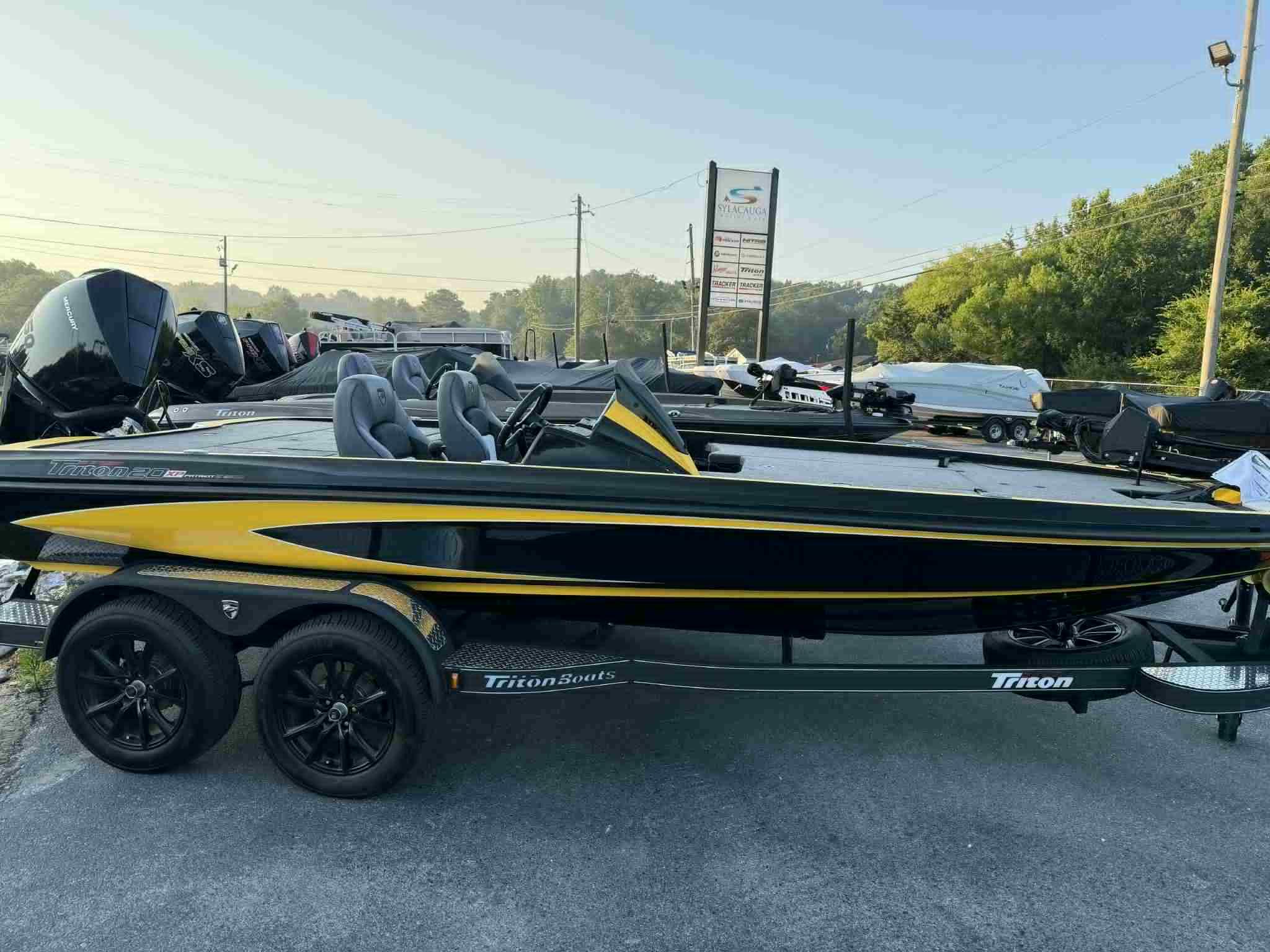 2025 Triton 20XP Patriot