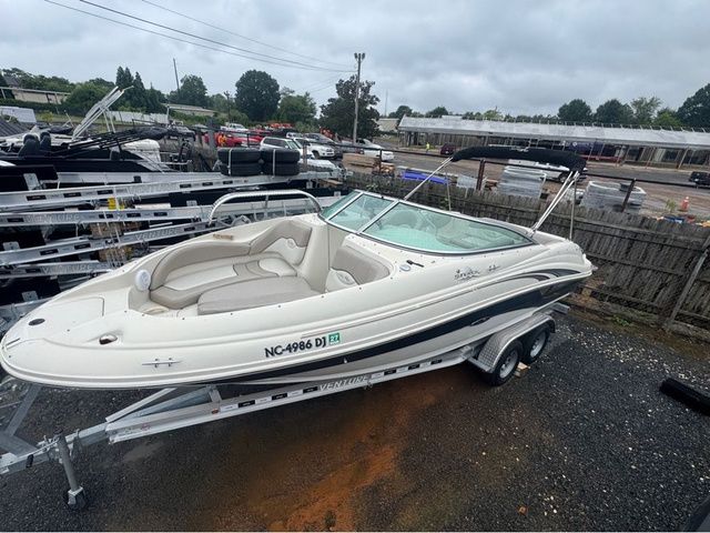 Sea Ray 220 Sundeck