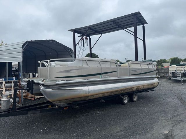 2007 Smoker Craft 24 Foot Pontoon