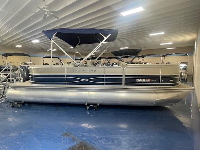 South Bay 224 RS 3.0 2019 South Bay 224 RS 3.0 pontoon boat in indoor showroom.