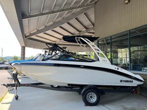 Yamaha Boats 195S 2025 Yamaha Boats 195S on trailer under a covered area, side view.