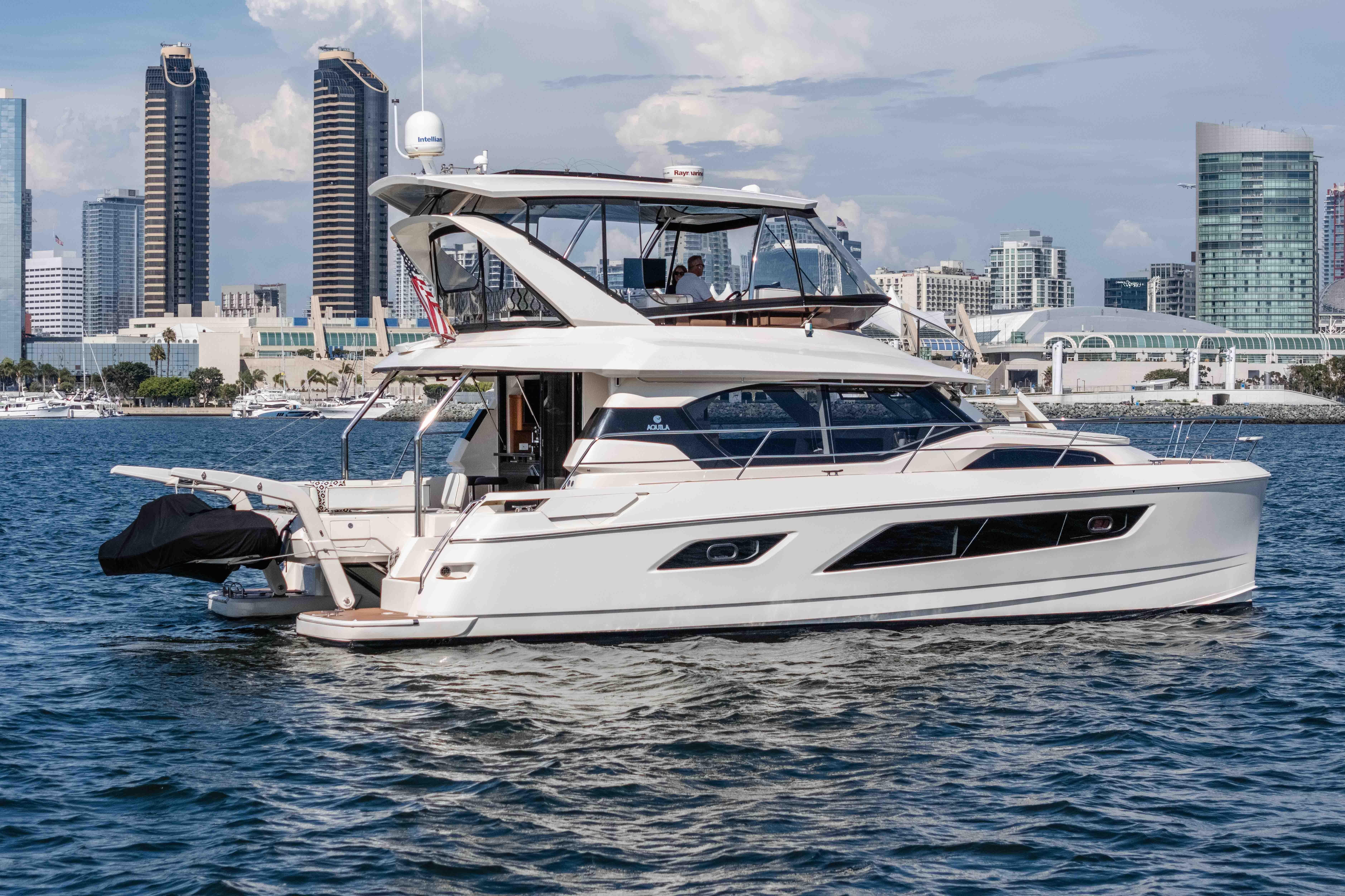 2016 Aquila 44 Power Cat