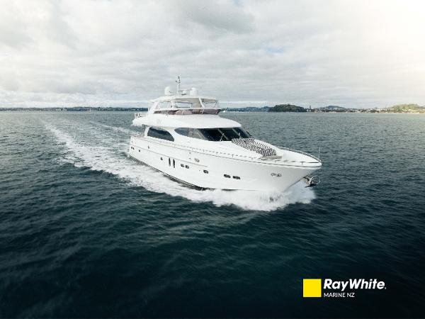 Horizon E76 76 Luxurious 2006 Horizon E76 yacht cruising on open water under cloudy skies.