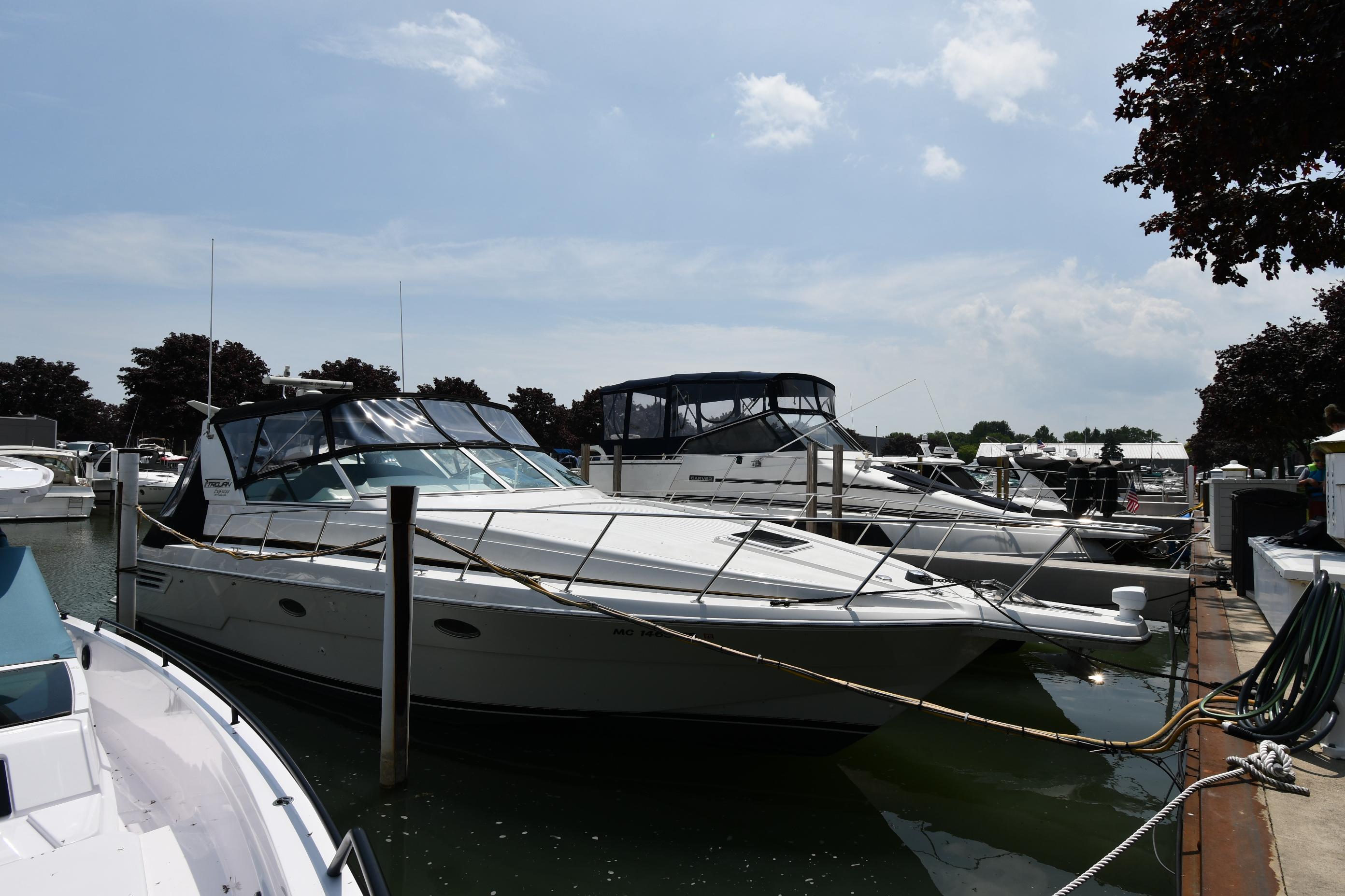 1998 Trojan 400 Express Yacht