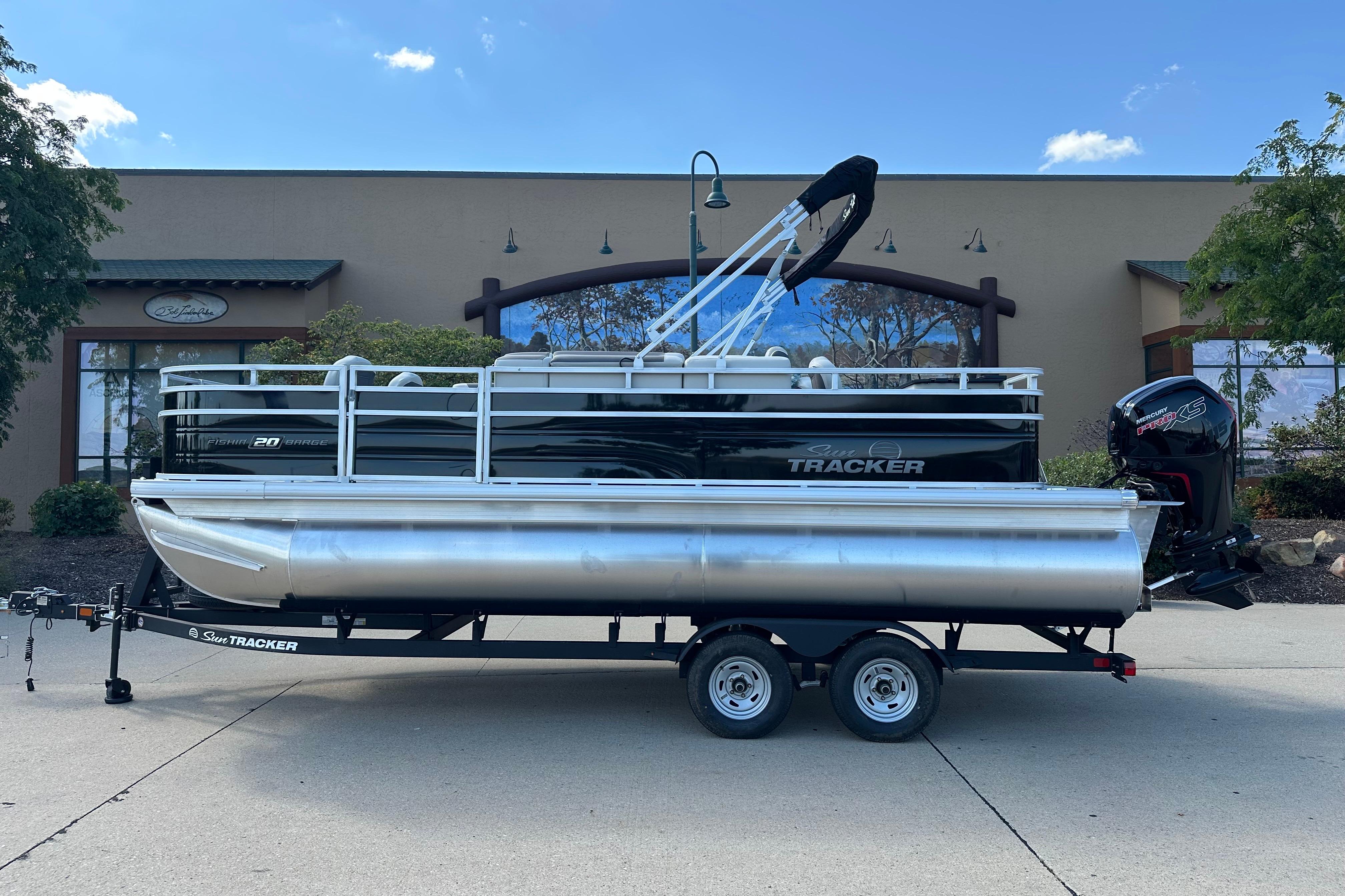 2026 Sun Tracker Fishin' Barge 20 DLX
