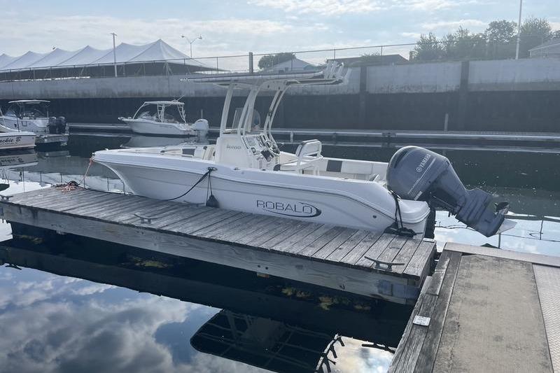 Robalo R200 Center Console 2020 Robalo R200 boat docked at marina with Yamaha outboard motor.