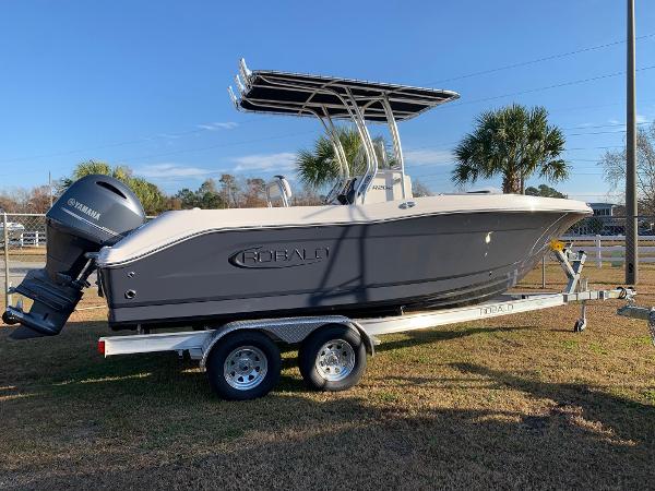 Robalo R202 Explorer 2024 Robalo R202 Explorer boat on trailer with Yamaha outboard motor.