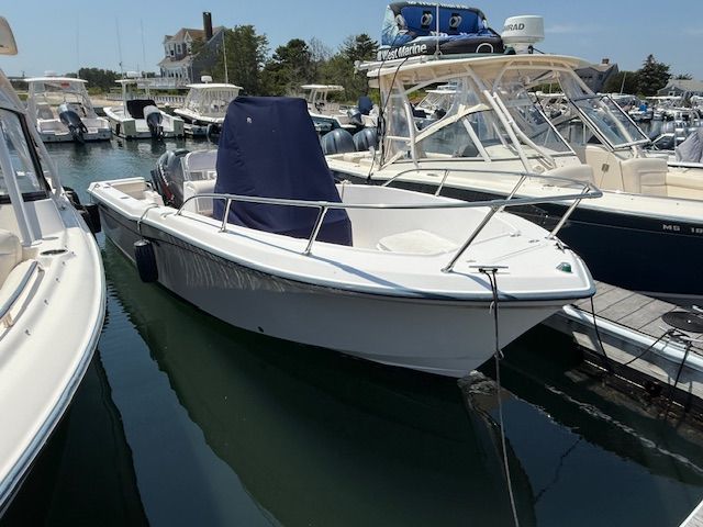 2001 Grady-White 209