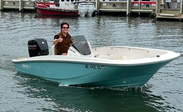 Boston Whaler 160 Super Sport 2024 Boston Whaler 160 Super Sport boat on water, person giving thumbs up.