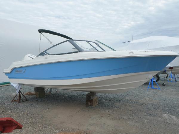 2025 Boston Whaler 210 Vantage