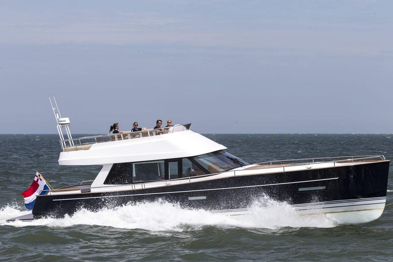 2026 Contest 52MC Flybridge