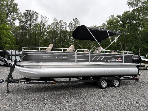 2022 Sun Tracker Party Barge