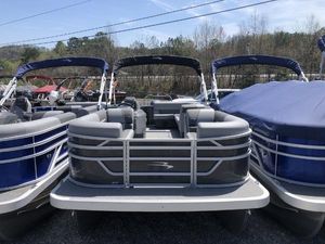 Bennington S L-Bench 20 SL 2025 Bennington S L-Bench 20 SL pontoon boat with sleek design and comfortable seating.