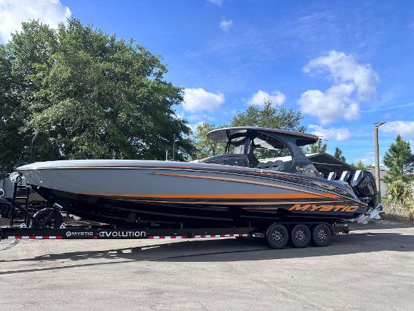 2023 Mystic Powerboats M3800