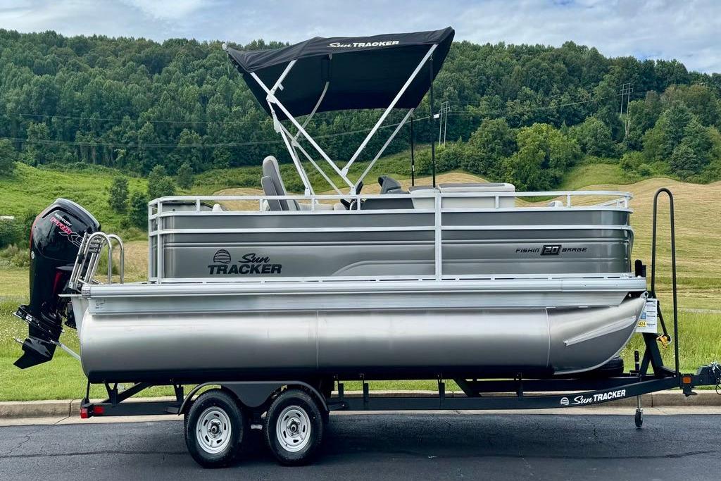 2026 Sun Tracker Fishin' Barge 20 DLX