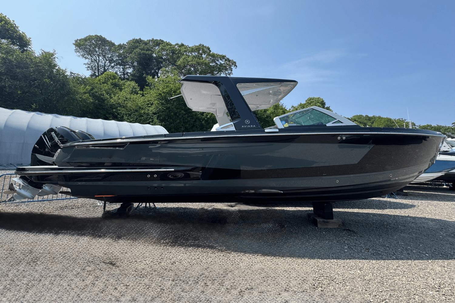2022 Aviara AV32 Outboard