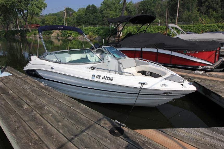 2015 Cruisers Sport Series 238 Bow Rider