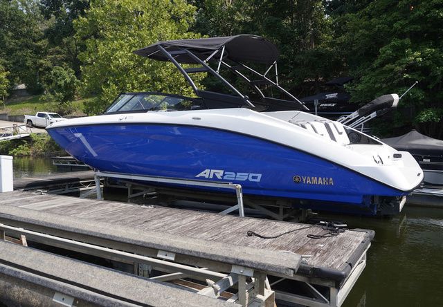 2025 Yamaha Boats AR250-SPACE BLUE-PAINTED