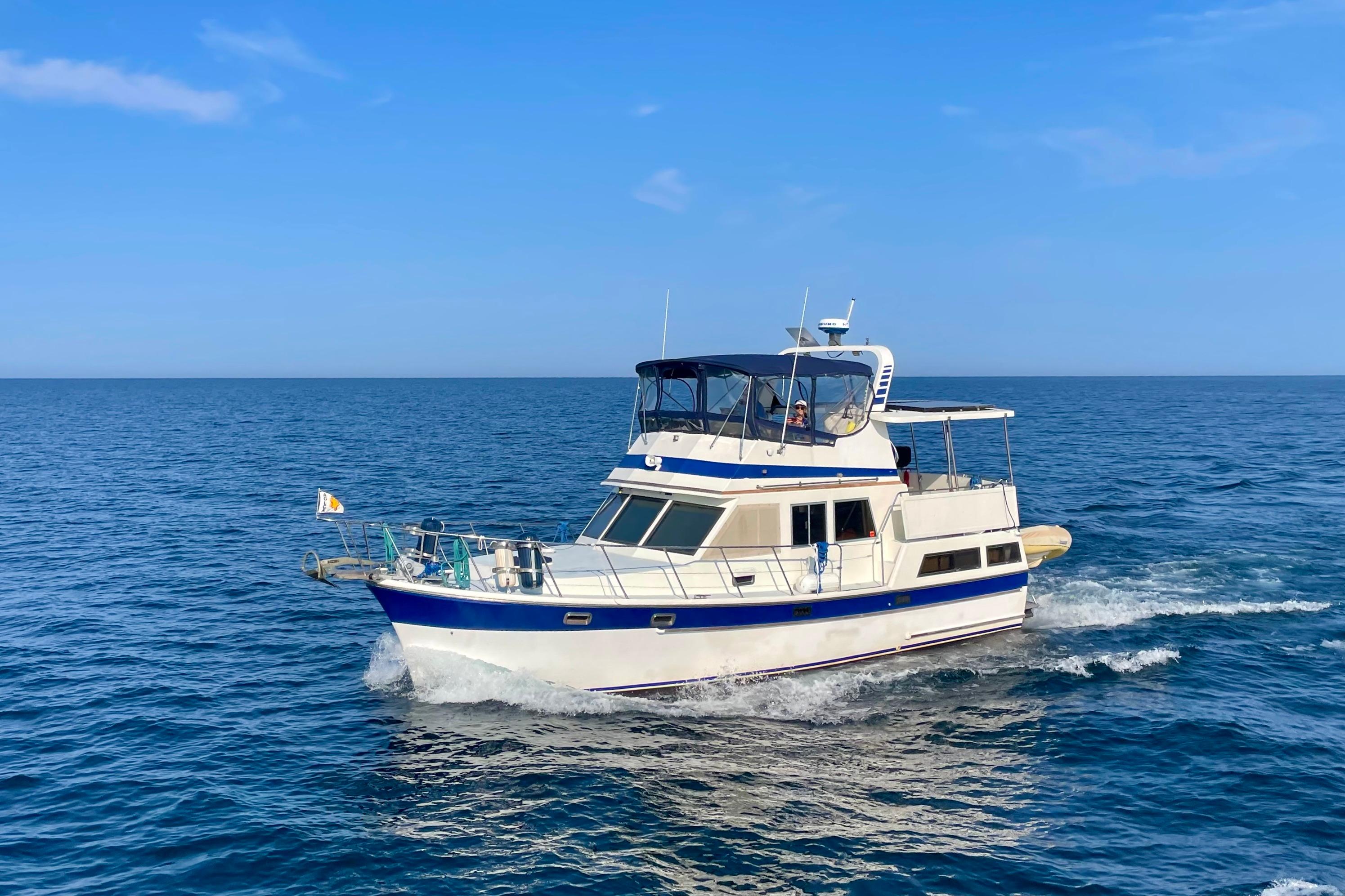 1987 Marine Trader Sundeck Fb