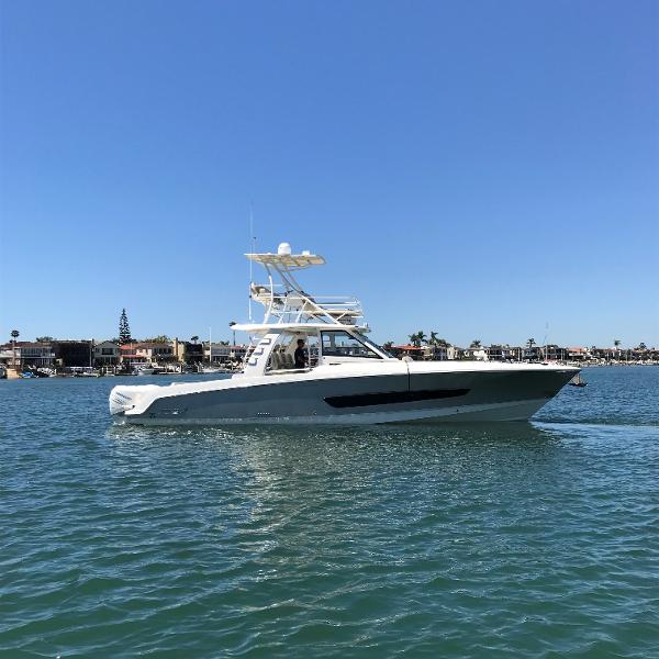 2018 Boston Whaler 420 Outrage