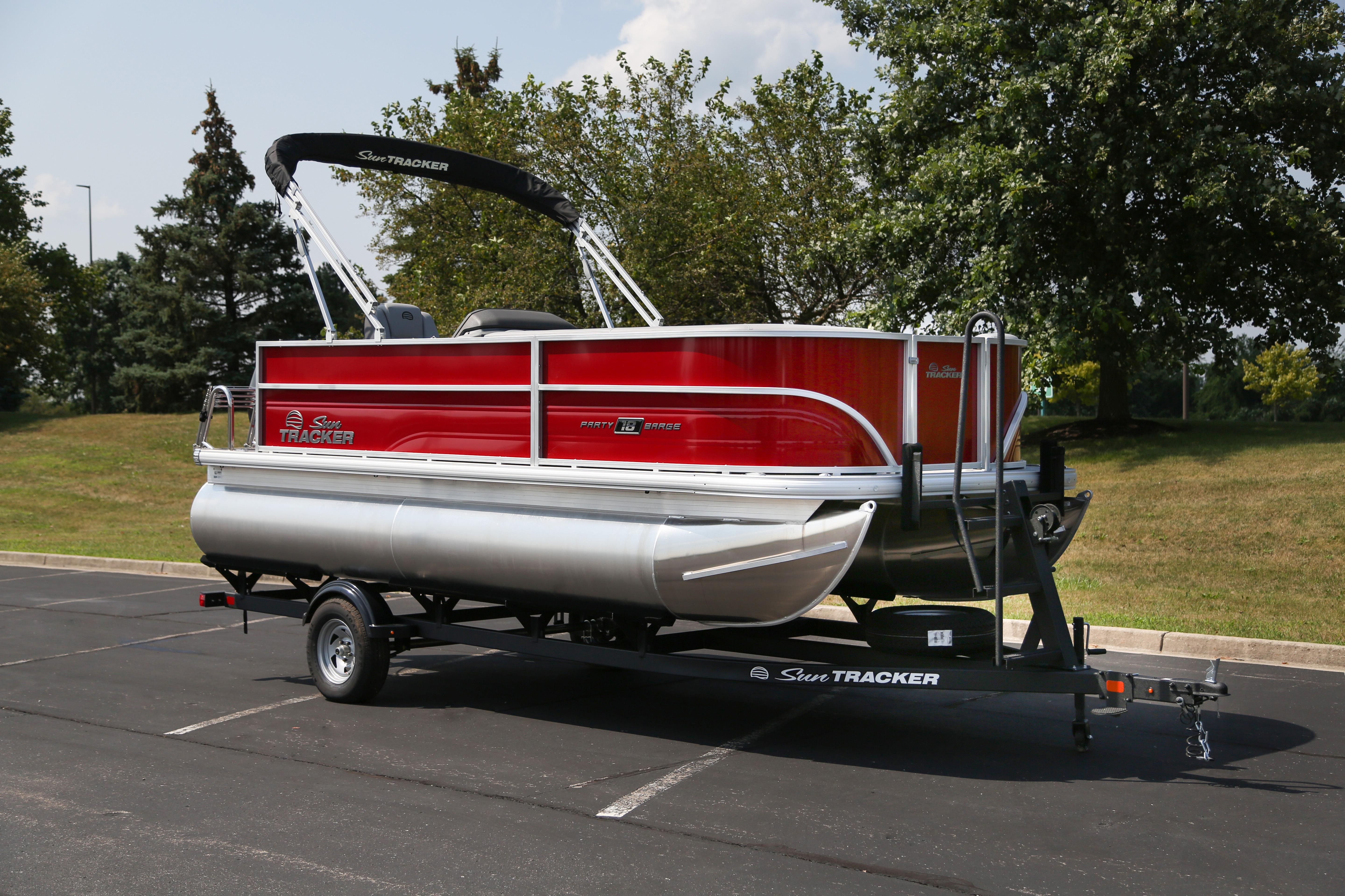 2026 Sun Tracker Party Barge 18 DLX