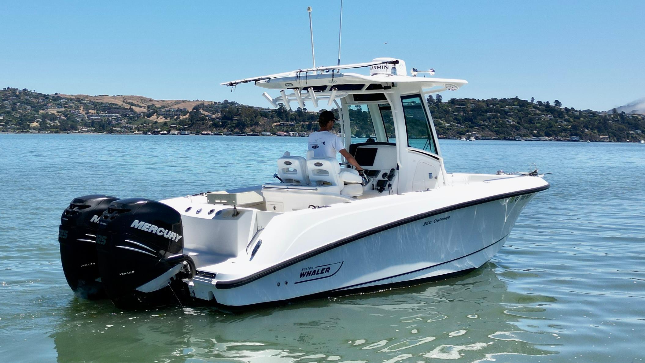 2013 Boston Whaler 250 Outrage