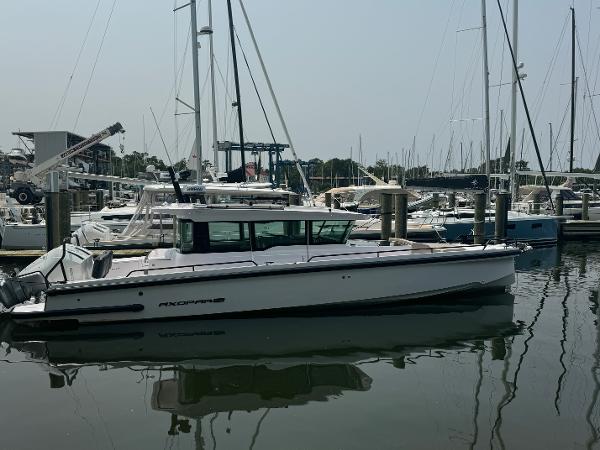 2024 Axopar 37 Cross Cabin XC
