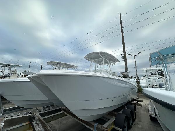 Twin Vee 240 GFX CC