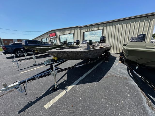Alweld 1756 VV MARSH CONSOLE 2025 Alweld 1756 VV Marsh Console boat on trailer, parked outside dealership.