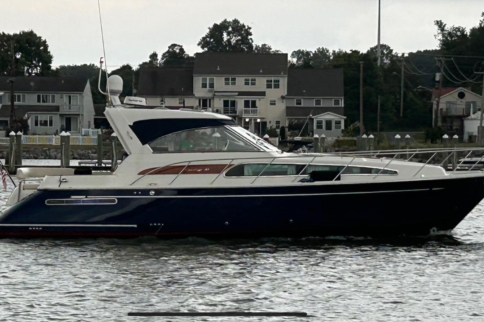 Chris-Craft Roamer 40 2007 Chris-Craft Roamer 40 yacht on water, with houses in the background.